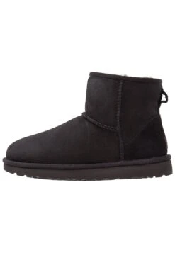 Ugg Classic Mini - Korte Laarzen - Black 13 Ugg Classic Mini - Korte Laarzen - Black -Schoenen Winkel 0150a9cbf5e04ace9e0d0db2677121fc
