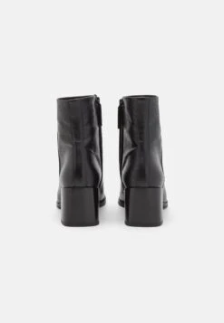 Calvin Klein Almond- Korte Laarzen - Black -Schoenen Winkel 583894e67b13428ebdc750e9ce1cfcf7