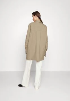 Twisted Cuff Overshirt - Blouse - Light Green 11 Twisted Cuff Overshirt - Blouse - Light Green -Schoenen Winkel 5ef70dffa0b94a9a82b2dcc11fa8ea20