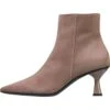 HÖGL Charlene - Korte Laarzen - Darktaupe 2 HÖGL Charlene - Korte Laarzen - Darktaupe -Schoenen Winkel 634ad3502a9c4f8d87966ee911a3fb18