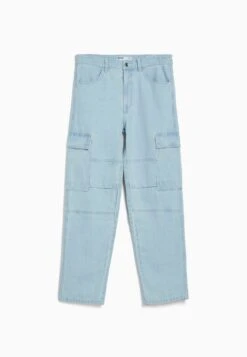 BERSHKA Relaxed Fit Jeans - Light Blue -Schoenen Winkel 866f10a0f9f5471aa4dd0c4e9c9e0564