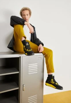 Air Jordan 4 Retro - Sneakers Hoog - Black/White/Tour Yellow -Schoenen Winkel 1a8a6ebf9bbf4d29a6aaddf63cb53c25