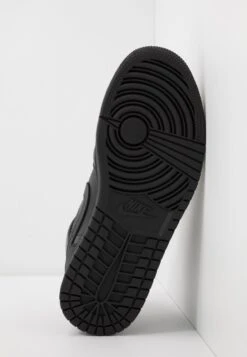 Air Jordan 1 Mid - Sneakers Hoog - Black 16 Air Jordan 1 Mid - Sneakers Hoog - Black -Schoenen Winkel 52a4494aa750422e804b0391af8f47e6