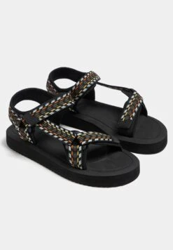 PULL & BEAR Printed Technical- Outdoorsandalen - Black -Schoenen Winkel 53850357ddd743cb80edf458312c3de5
