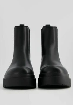 BERSHKA Chelsea - Korte Laarzen - Black -Schoenen Winkel 8a10f89f55374821ac932ff7eb4f6862