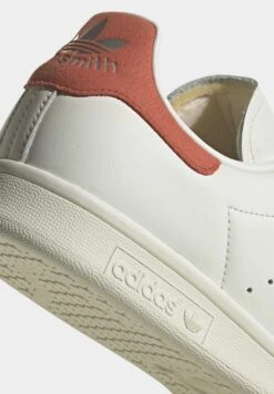 Adidas Originals Stan Smith Unisex - Sneakers Laag - Core White Off White Preloved Red -Schoenen Winkel 8d72594ab3e04e2ba1ee1a867ce488ff