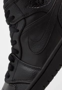 Air Jordan 1 Mid - Sneakers Hoog - Black 17 Air Jordan 1 Mid - Sneakers Hoog - Black -Schoenen Winkel 931f0777933140d8adf90aca3fe0e1fe