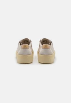 Clarks Originals Ashcott Cup - Sportieve Veterschoenen - Off White 10 Clarks Originals Ashcott Cup - Sportieve Veterschoenen - Off White -Schoenen Winkel de9c4703d6cd4ca8af5a2df3a835b7c9